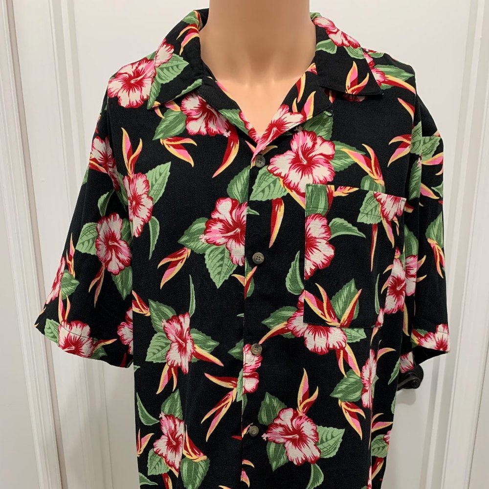Island Blue Men's Hawaiian Floral Button Shirt
